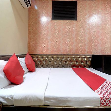 Oyo Flagship 81569 The Red Rose Inn ニューデリー エクステリア 写真