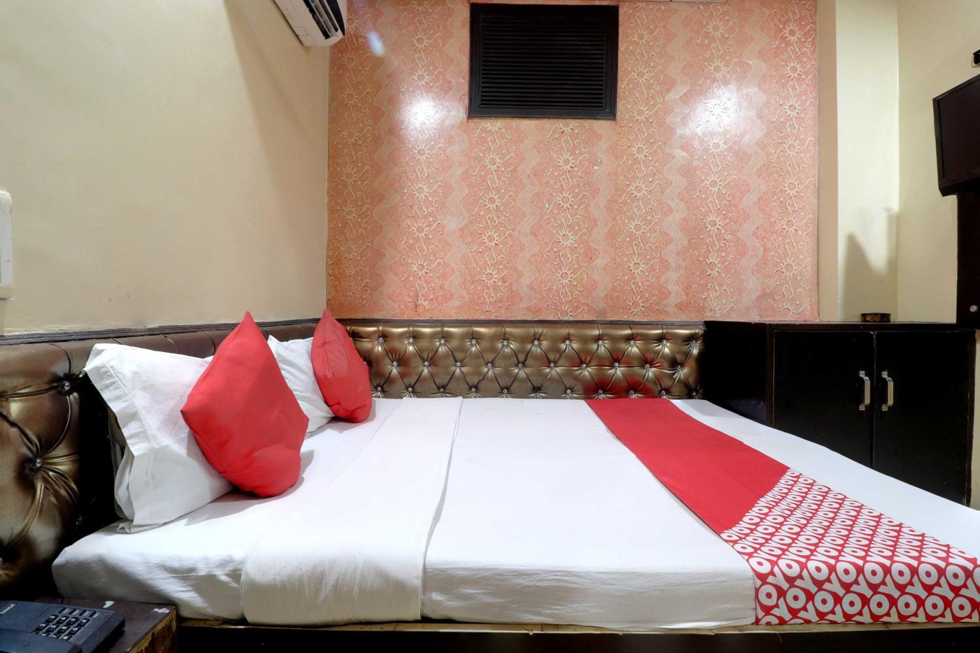 Oyo Flagship 81569 The Red Rose Inn ニューデリー エクステリア 写真